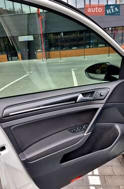 Хэтчбек Volkswagen Golf 2019 в 