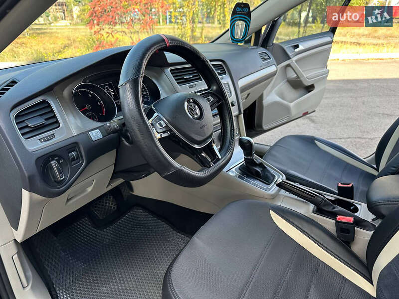 Універсал Volkswagen Golf 2015 в Дніпрі