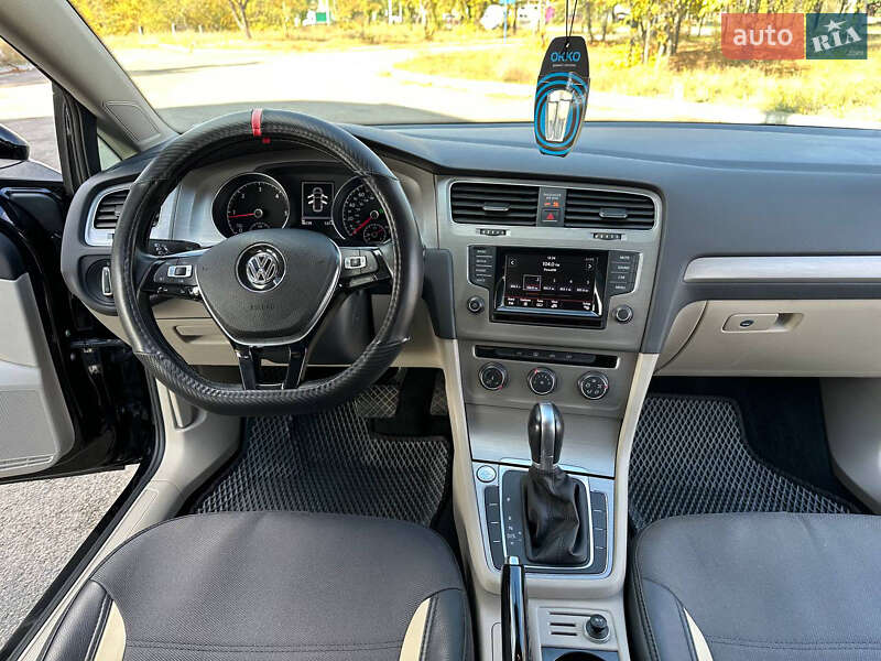 Універсал Volkswagen Golf 2015 в Дніпрі