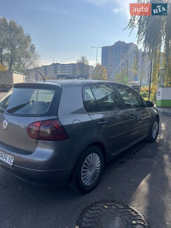 Хетчбек Volkswagen Golf 2005 в Рівному