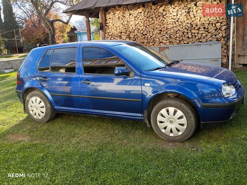 Хэтчбек Volkswagen Golf 2001 в Кутах