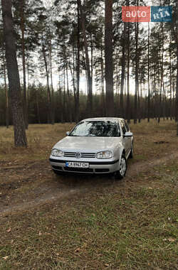 Хетчбек Volkswagen Golf 2002 в Вінниці