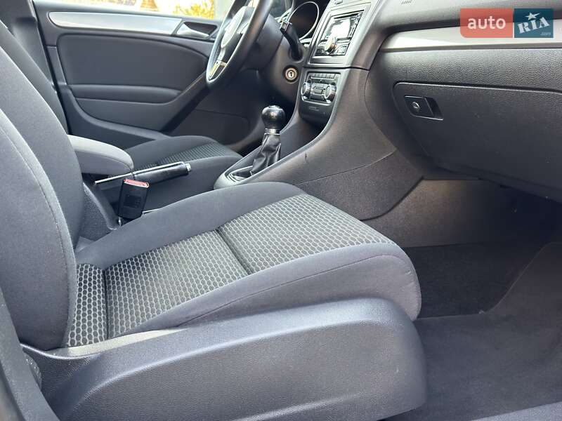 Хэтчбек Volkswagen Golf 2009 в Нововолынске