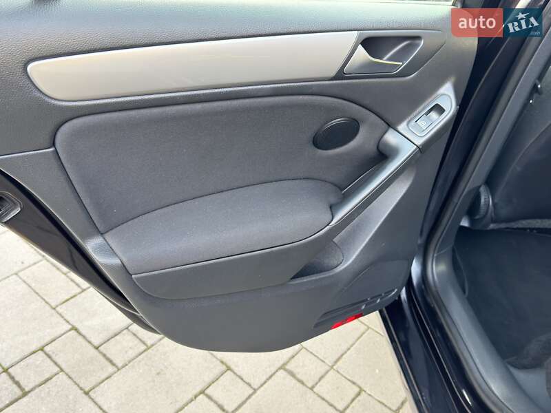 Хэтчбек Volkswagen Golf 2009 в Нововолынске