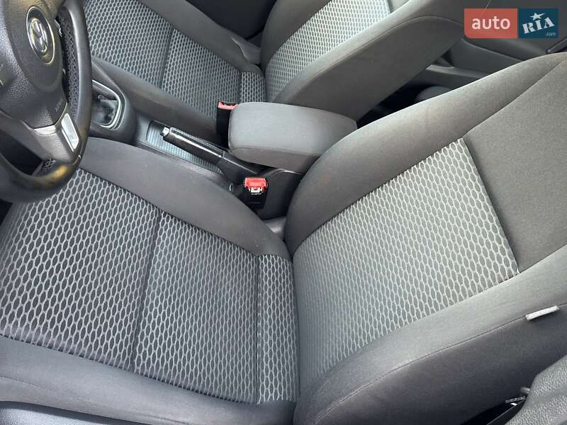 Хэтчбек Volkswagen Golf 2009 в Нововолынске