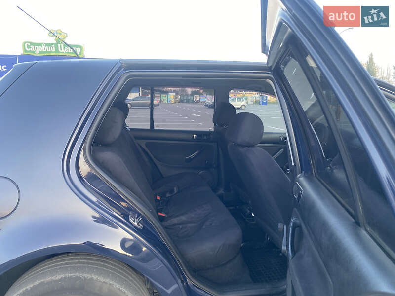 Хэтчбек Volkswagen Golf 2003 в Каменец-Подольском