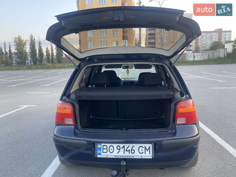 Хэтчбек Volkswagen Golf 2003 в Каменец-Подольском