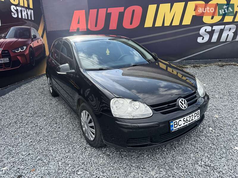 Хэтчбек Volkswagen Golf 2005 в  фото Хэтчбек Volkswagen Golf 2005 в
