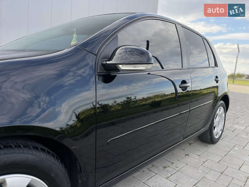 Хетчбек Volkswagen Golf 2008 в Рівному