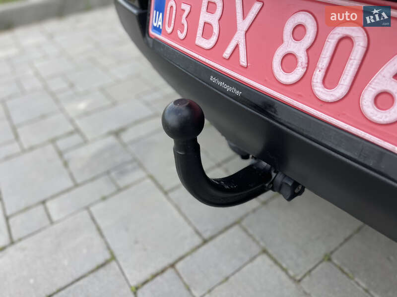 Хетчбек Volkswagen Golf 2008 в Рівному