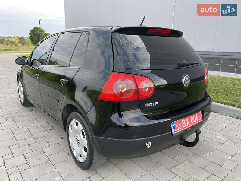 Хетчбек Volkswagen Golf 2008 в Рівному