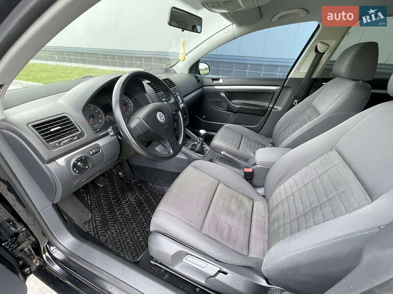 Хетчбек Volkswagen Golf 2008 в Рівному