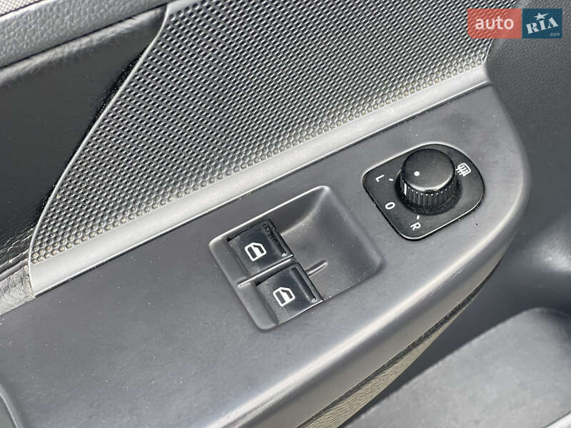 Хетчбек Volkswagen Golf 2008 в Рівному