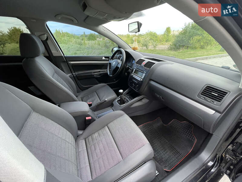 Хетчбек Volkswagen Golf 2008 в Рівному