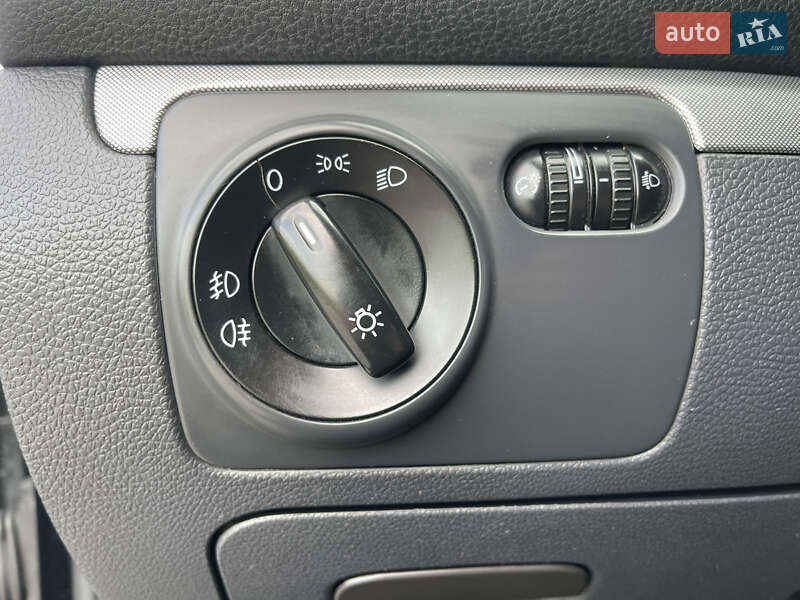 Хетчбек Volkswagen Golf 2008 в Рівному