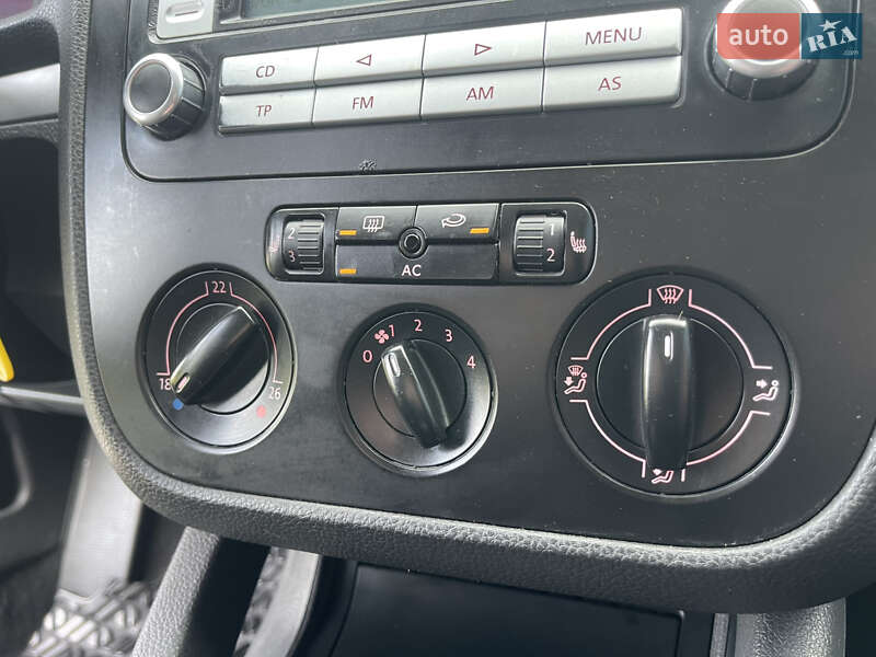 Хетчбек Volkswagen Golf 2008 в Рівному