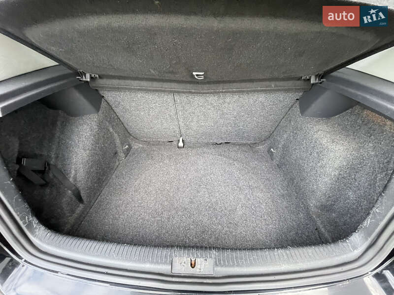 Хетчбек Volkswagen Golf 2008 в Рівному