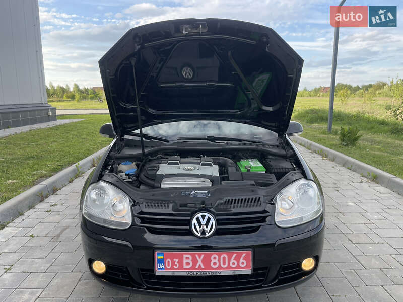 Хетчбек Volkswagen Golf 2008 в Рівному