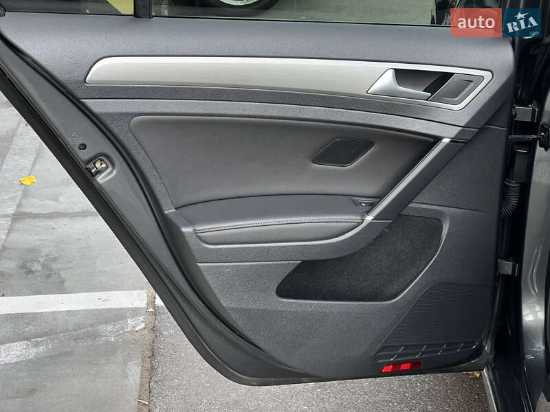 Хетчбек Volkswagen Golf 2015 в Києві фото 43 Хетчбек Volkswagen Golf 2015 в Києві