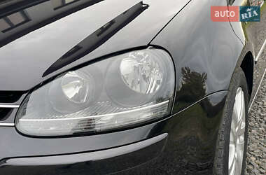 Хэтчбек Volkswagen Golf 2008 в 