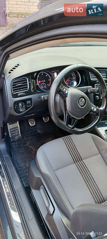 Універсал Volkswagen Golf 2016 в Тернополі