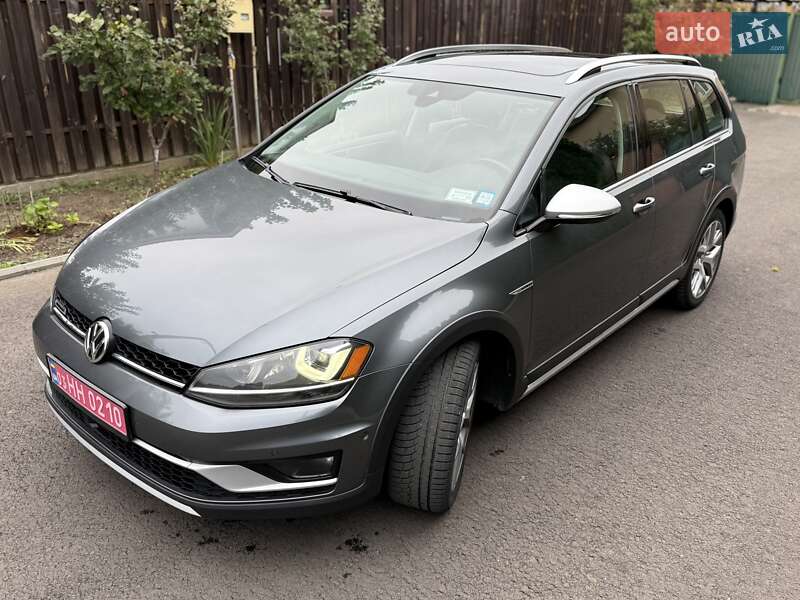 Універсал Volkswagen Golf 2016 в Києві