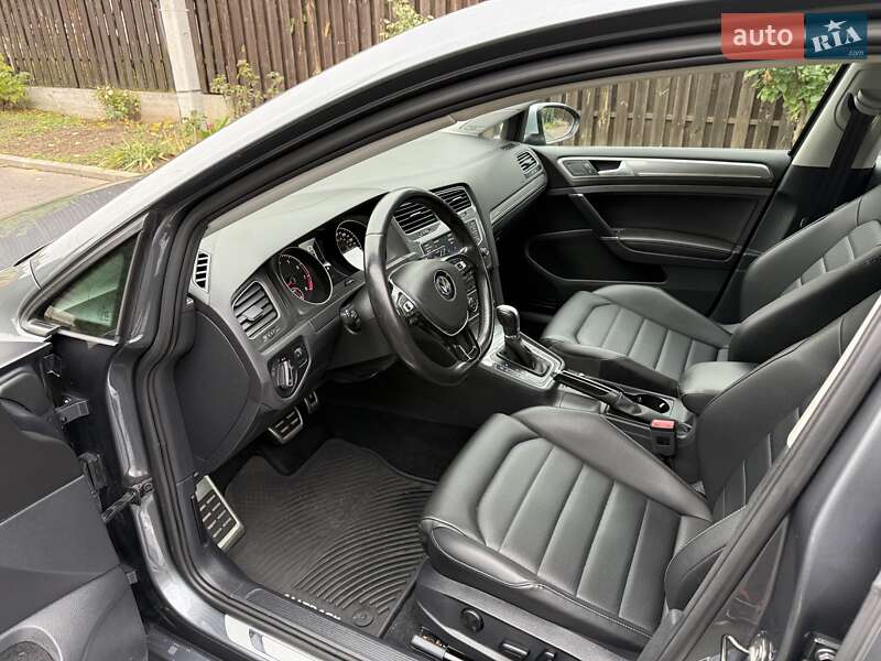 Універсал Volkswagen Golf 2016 в Києві