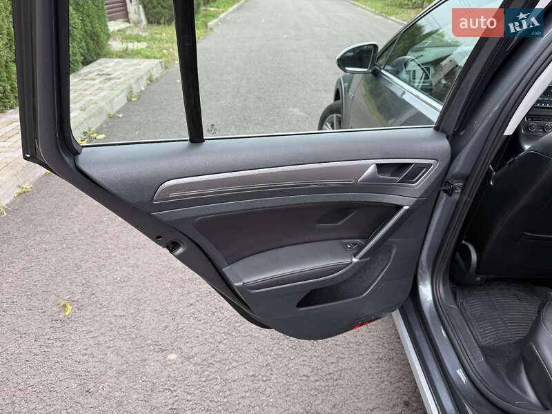 Універсал Volkswagen Golf 2016 в Києві