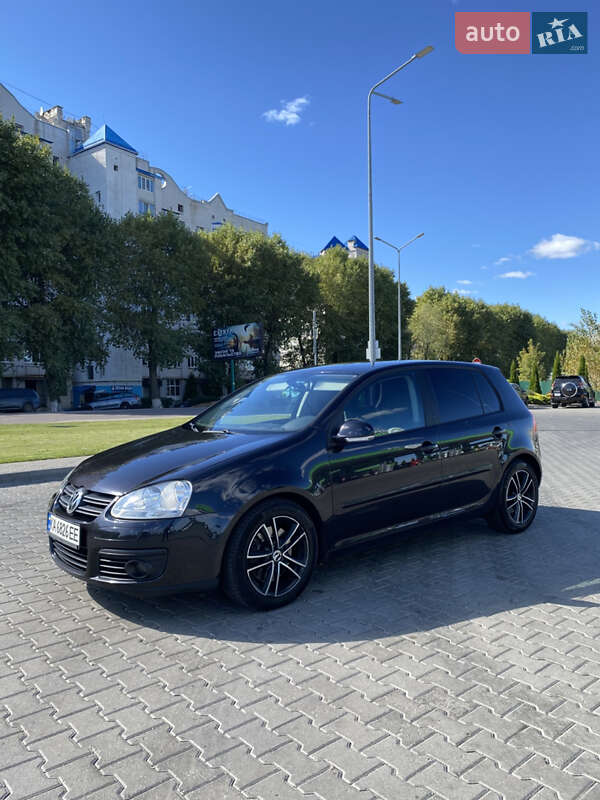 Хетчбек Volkswagen Golf 2006 в Києві