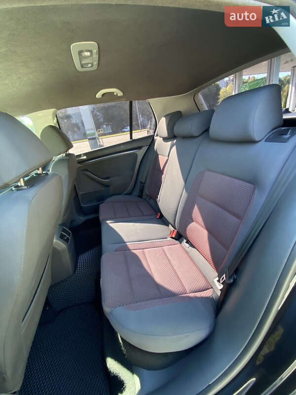 Хетчбек Volkswagen Golf 2006 в Києві