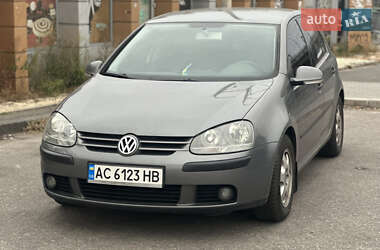 Хетчбек Volkswagen Golf 2004 в Києві