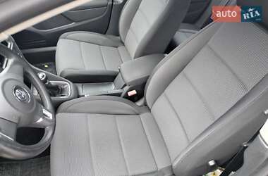 Хэтчбек Volkswagen Golf 2009 в 