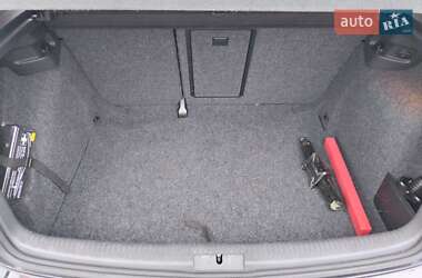 Хэтчбек Volkswagen Golf 2009 в 