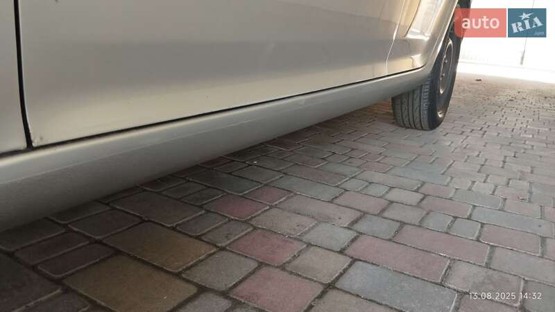 Хэтчбек Volkswagen Golf 2005 в Ровно