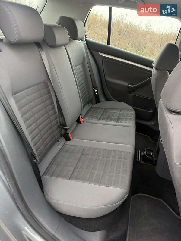 Хэтчбек Volkswagen Golf 2007 в Березане
