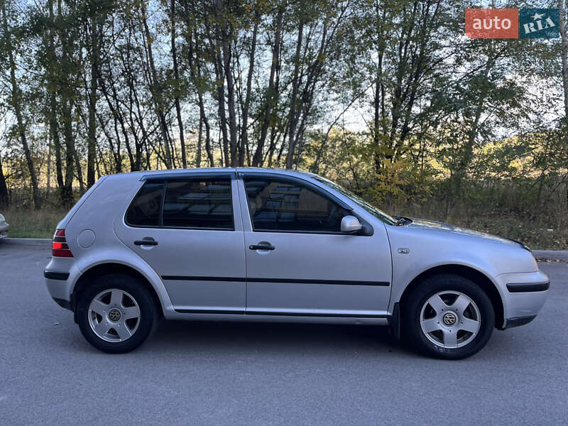 Хетчбек Volkswagen Golf 2001 в Чернігові