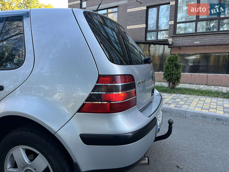 Хетчбек Volkswagen Golf 2001 в Чернігові