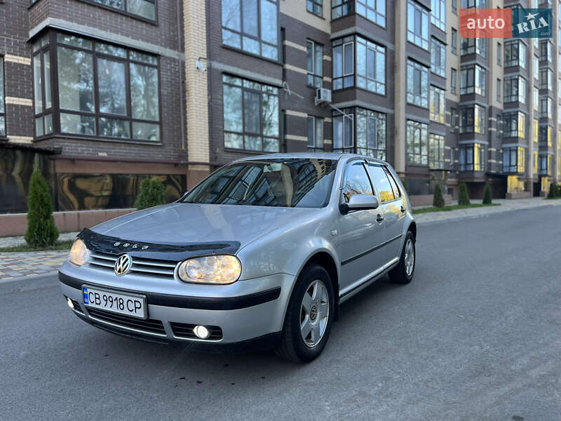 Хетчбек Volkswagen Golf 2001 в Чернігові