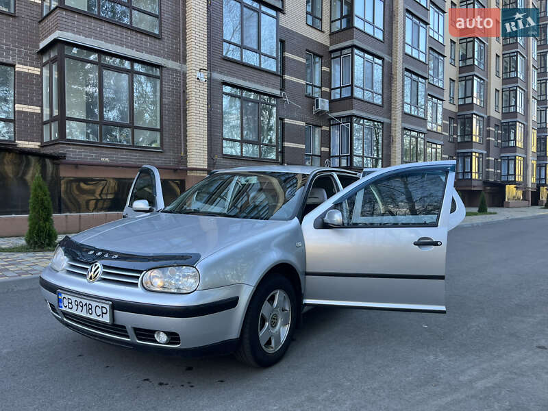 Хетчбек Volkswagen Golf 2001 в Чернігові