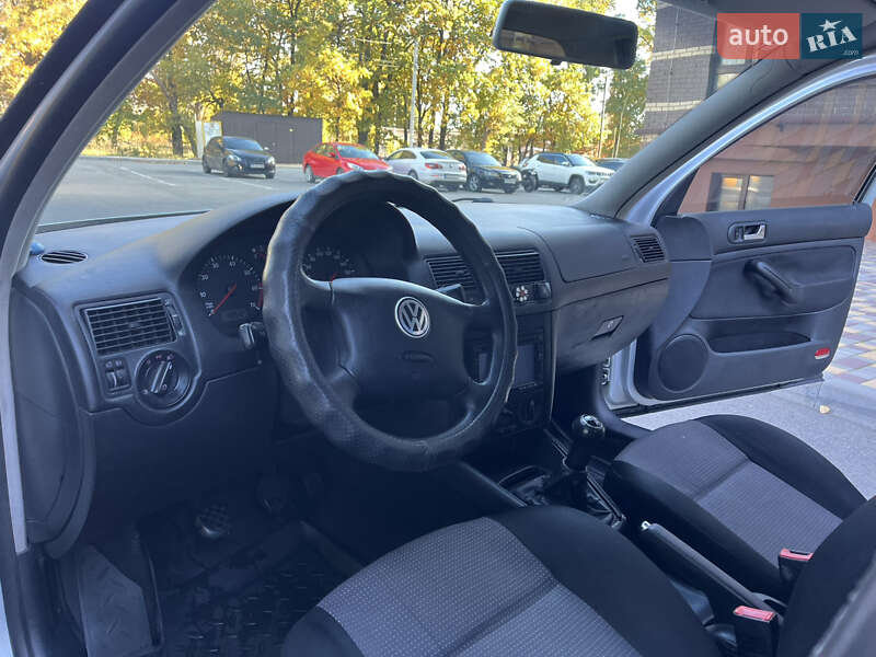 Хетчбек Volkswagen Golf 2001 в Чернігові