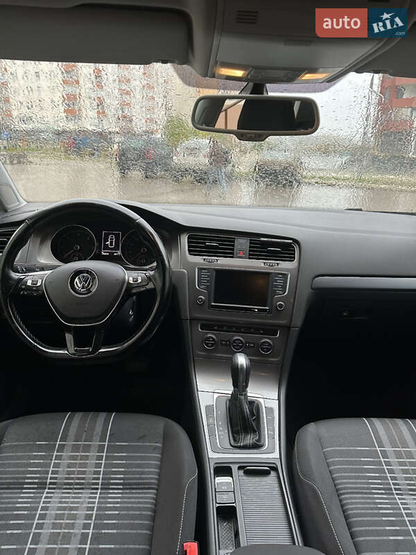 Хэтчбек Volkswagen Golf 2015 в Тернополе