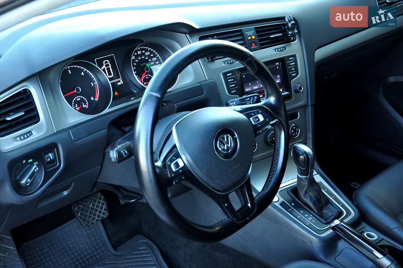 Универсал Volkswagen Golf 2015 в Львове