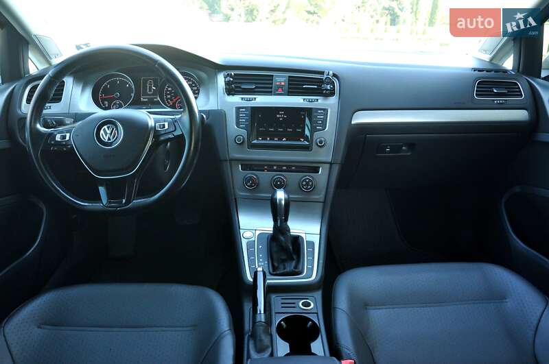 Универсал Volkswagen Golf 2015 в Львове