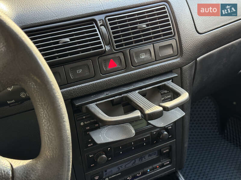 Універсал Volkswagen Golf 2005 в Дрогобичі