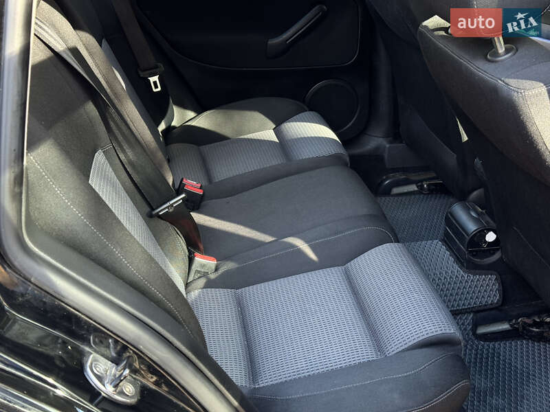 Універсал Volkswagen Golf 2005 в Дрогобичі