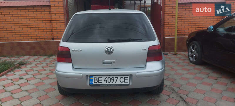 Хетчбек Volkswagen Golf 2003 в Миколаєві