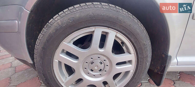 Хетчбек Volkswagen Golf 2003 в Миколаєві