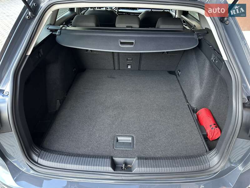 Универсал Volkswagen Golf 2022 в Стрые