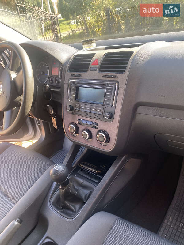 Хэтчбек Volkswagen Golf 2003 в Виноградове фото 11 Хэтчбек Volkswagen Golf 2003 в Виноградове