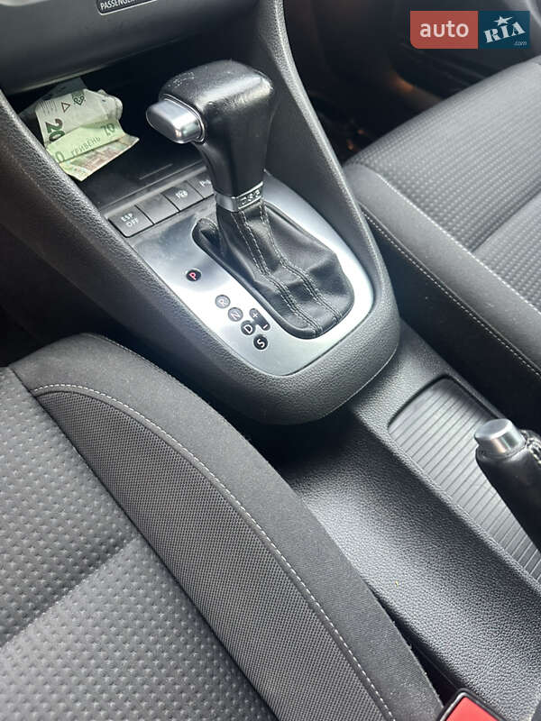 Хетчбек Volkswagen Golf 2010 в Великій Багачці